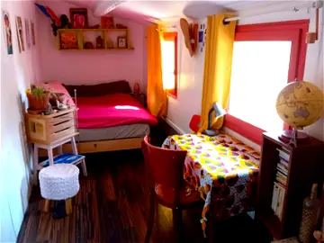 Roomlala | Grande chambre avec lit double Centre Aubagne