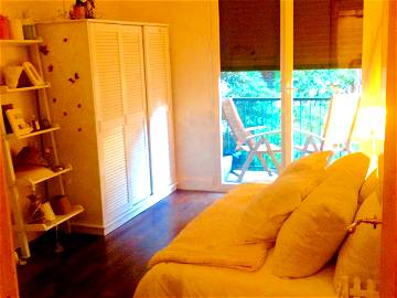 Roomlala | Grande chambre avec terrasse meublée