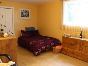 Large Comfortable Room Ideal Student Quebec City,