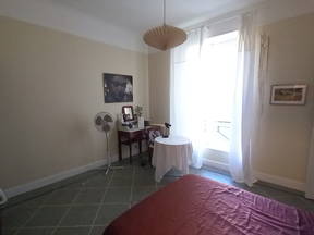 Large Room in Avignon Intra-muros