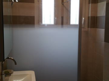 Chambre chez l'habitant à louer à Chartres-De-Bretagne - photo 5 : salle de bain-5