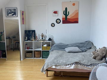 Grande chambre dans village