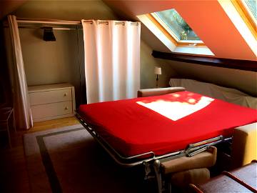 Roomlala | Grande Chambre Et Bureau (33m2)- Large Bright Room With Desk