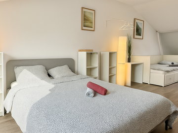 Roomlala | 📍 Grande chambre familiale – 2 lits doubles – Croix Métro