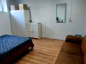 Amplia habitación ideal para parejas en el centro de Oviedo