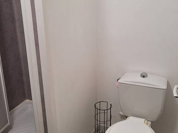 Chambre chez l'habitant à louer à Ruffec - photo 6 : salle de bain-6