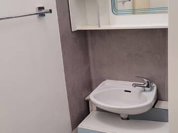 Chambre chez l'habitant à louer à Ruffec - photo 7 : salle de bain-7