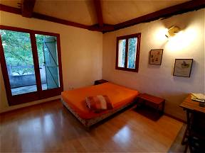 Large Furnished Room 25 M^2 In A Villa