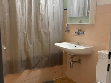 Chambre chez l'habitant à louer à Versoix - photo 10 : salle de bain-10