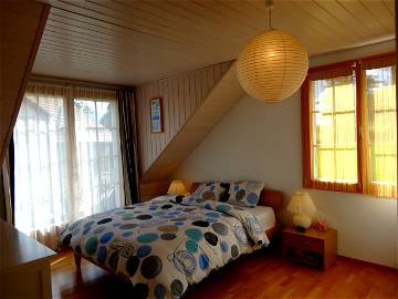 Roomlala | Grande chambre meublée avec balcon dans villa/Lausanne