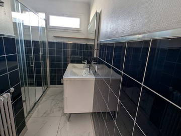 Shared housing for rent in Toulouse - photo 17: Bathroom-17