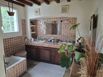 Chambre chez l'habitant à louer à Callas - photo 3 : salle de bain-3