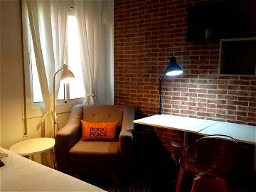 Roomlala | Great Room In The Center Of Barcelona (RH2-R4)