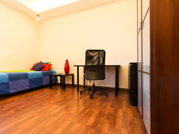 Roomlala | Groot en helder enkelkamers slegs vir vroue