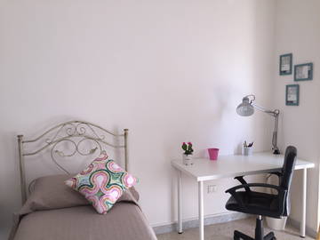 Roomlala | Groot en helder kamer in Lecce