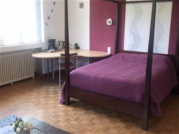 Roomlala | Großes, helles Schlafzimmer 25m2