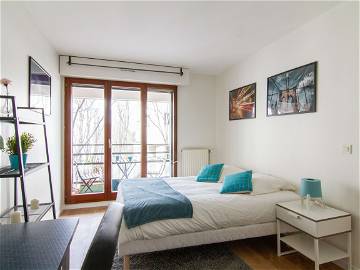 Roomlala | Großes Helles Zimmer – 15 M² – RU1