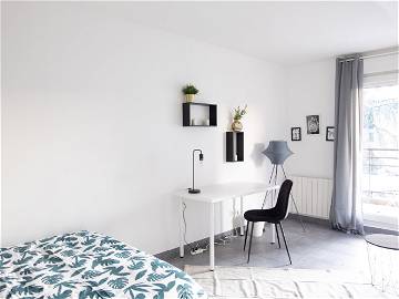 Roomlala | Großes, Helles Zimmer – 18 M² – LY011