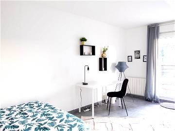 Roomlala | Großes, Helles Zimmer – 18 M² – LY011