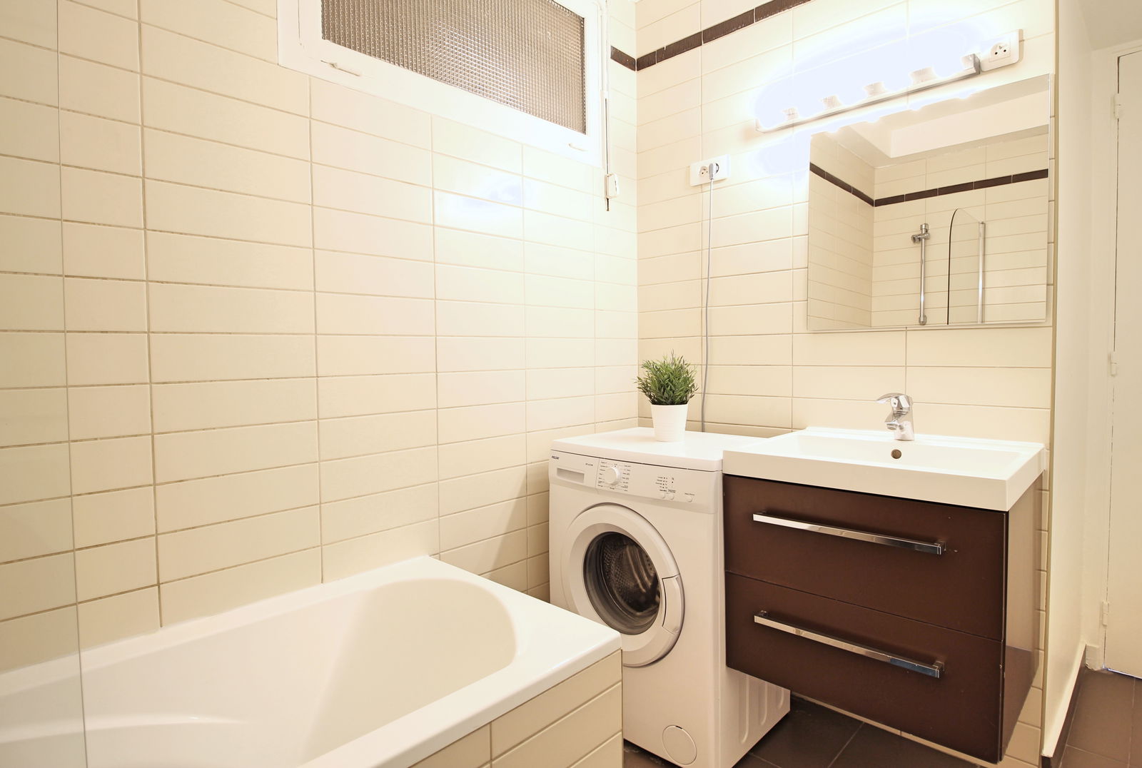 Kolokation Paris 196690