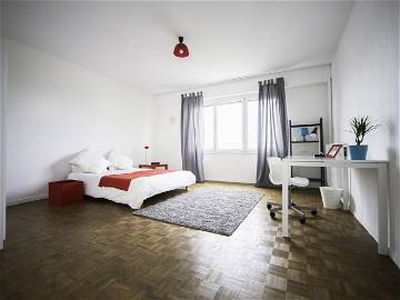 Roomlala | Großes Helles Zimmer – 20 M² – ST5