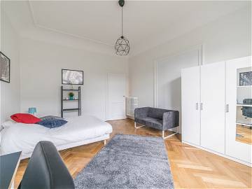 Roomlala | Großes, Helles Zimmer – 22 M² – ST45