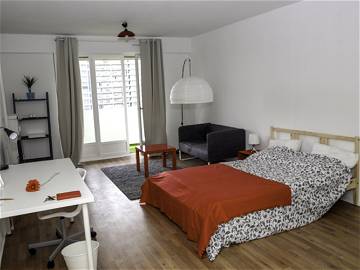 Roomlala | Großes, Helles Zimmer – 24 M² – ST13