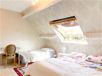 Roomlala | Großes Schlafzimmer in der Villa in Tour du Pin