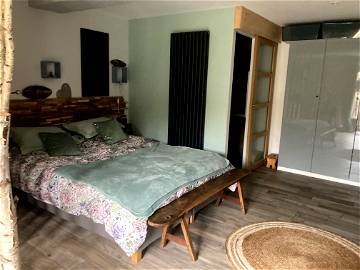 Roomlala | Großes, unabhängiges Schlafzimmer
