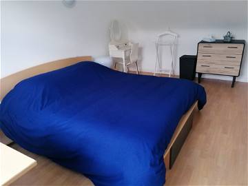 Roomlala | Großes Zimmer Mit Großem Büro Im Grünen