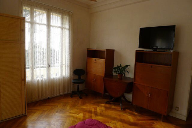 Gastgezin Nice 30843