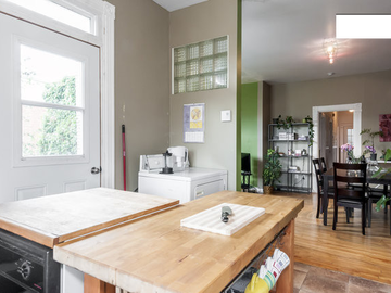 Roomlala | Grote privékamer te huur 
