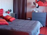 Roomlala | Grote slaapkamer met terras 1e onafhankelijke verdieping vlakbij het strand