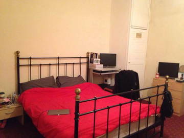 Roomlala | Grote slaapkamer met tweepersoonsbed