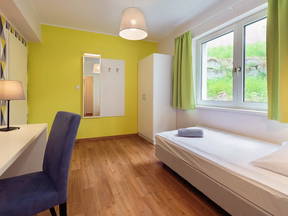 HOSTEL - Private Single Room With Ensuite Bathroom