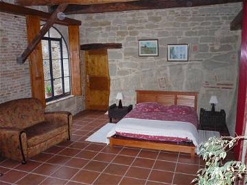 Room For Rent Montalzat 69090