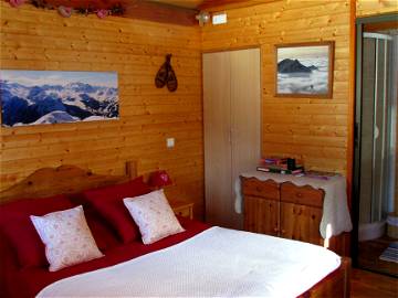 Roomlala | Guest Room For Rent In A Chalet