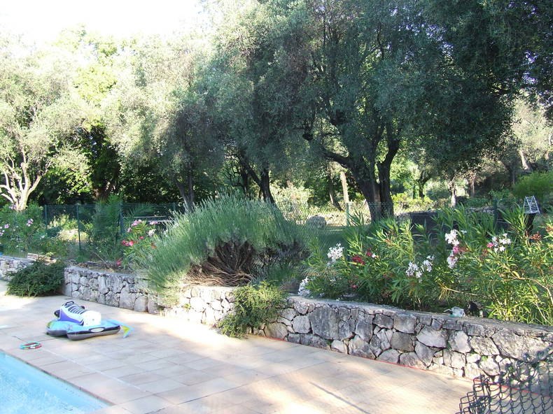 Habitaciones De Huéspedes Le Rouret 84685-3