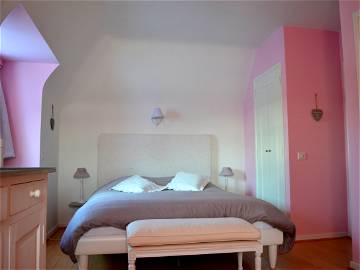 Roomlala | Guest Room For Rent In A Villa
