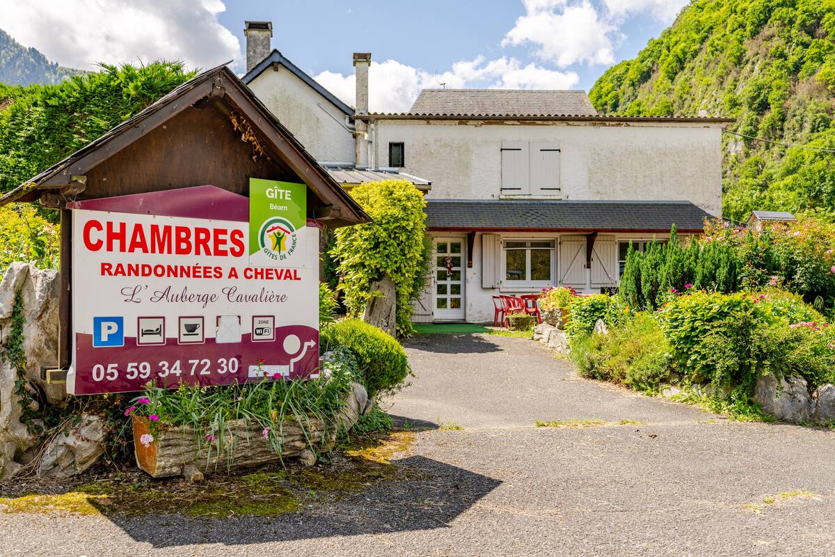 Bed And Breakfast Accous 65948