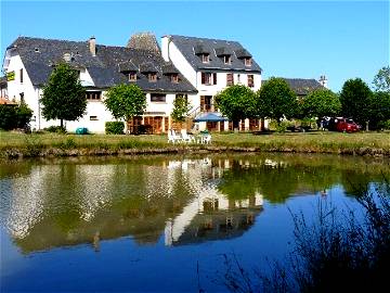 Roomlala | Guest Rooms For Rent In South Cantal