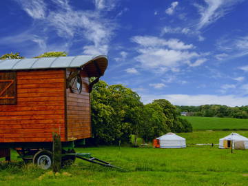 Roomlala | Gypsy caravan by the sea in southern Finistère