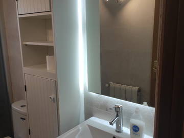 Chambre chez l'habitant à louer à Madrid - photo 10 : salle de bain-10
