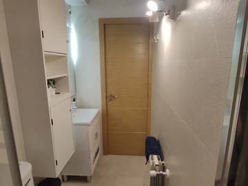 Chambre chez l'habitant à louer à Madrid - photo 9 : salle de bain-9