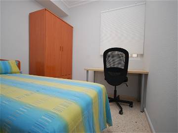 Roomlala | Habitación Con Aire Acondicionado En El Campus De Reina Merc