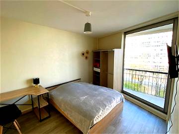 Roomlala | Habitación Con Balcón Privado Y Servicio De Limpieza En Massy