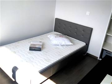 Roomlala | Habitación De 11 M² / Grenoble/ En Apartamento De 63m²