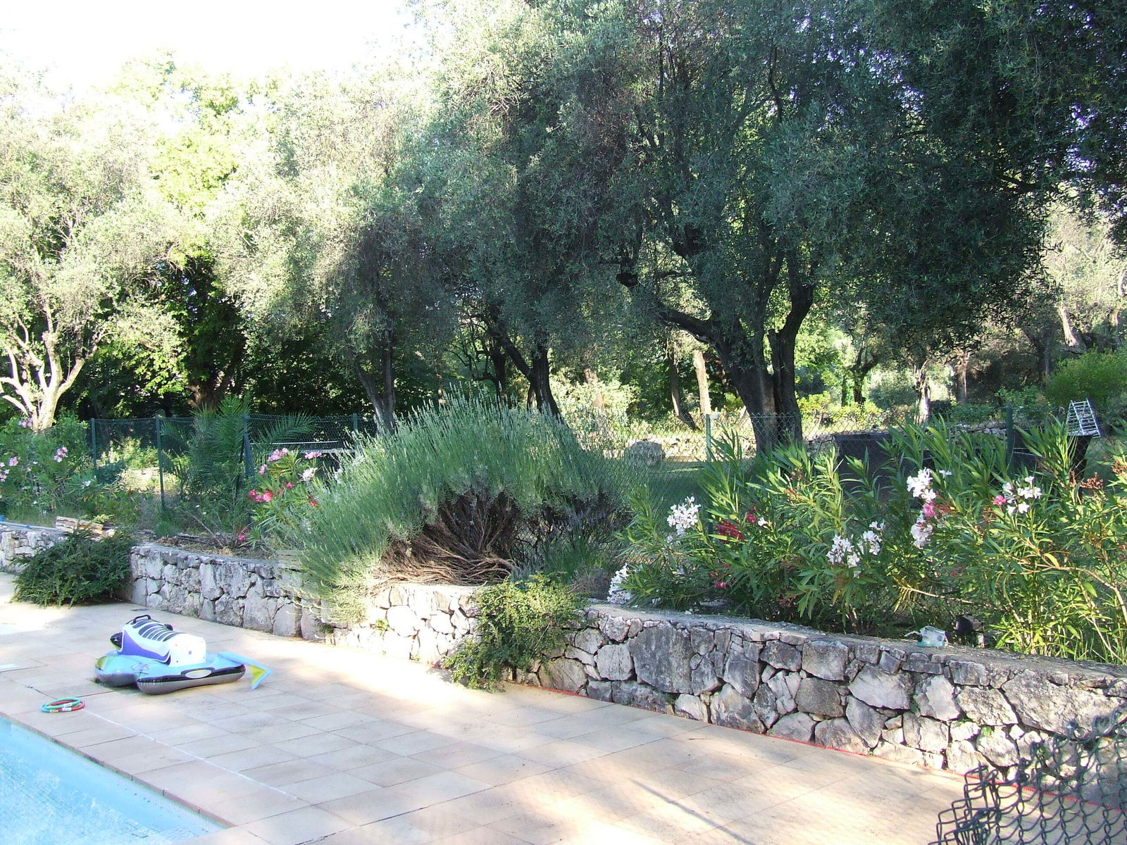 Habitaciones De Huéspedes Le Rouret 84685