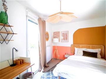 Roomlala | Habitación Delicada De 12 M² En Alquiler En Villeurbanne - LYO21