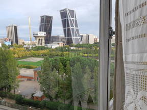 Chambre double avec salle de bain partagée avec un autre résident